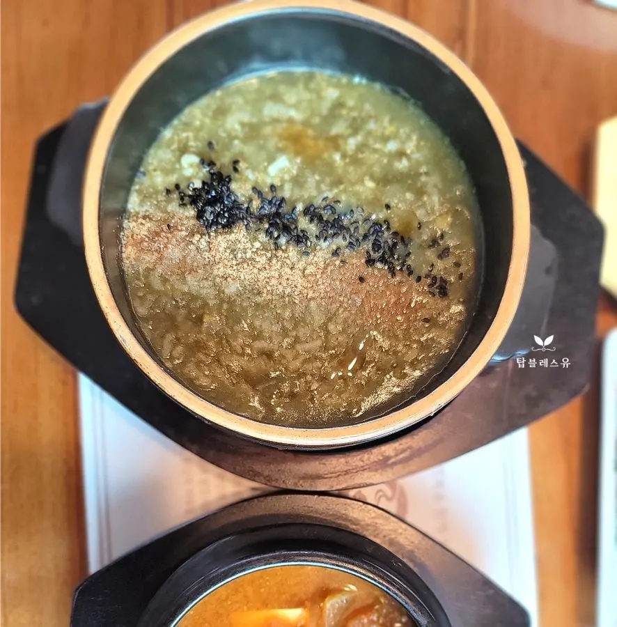 Live-abalone porridge with abalone innards