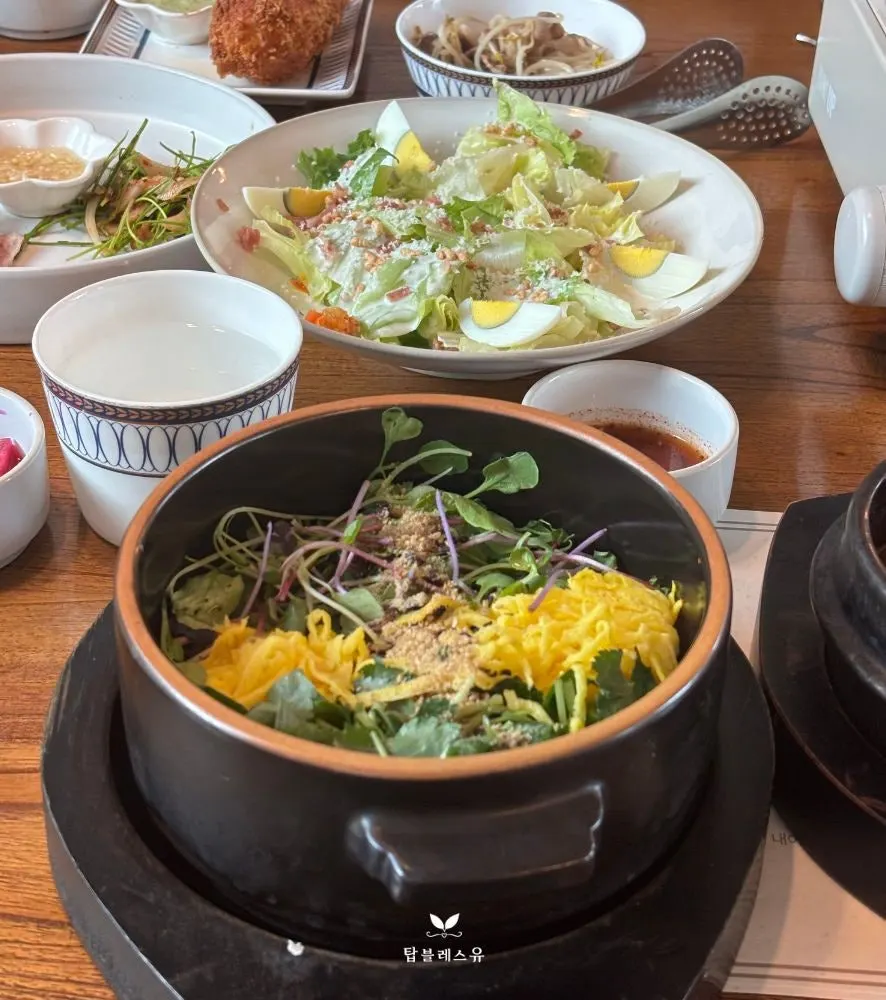 Hot-stone bibimbap with hijiki and baby greens