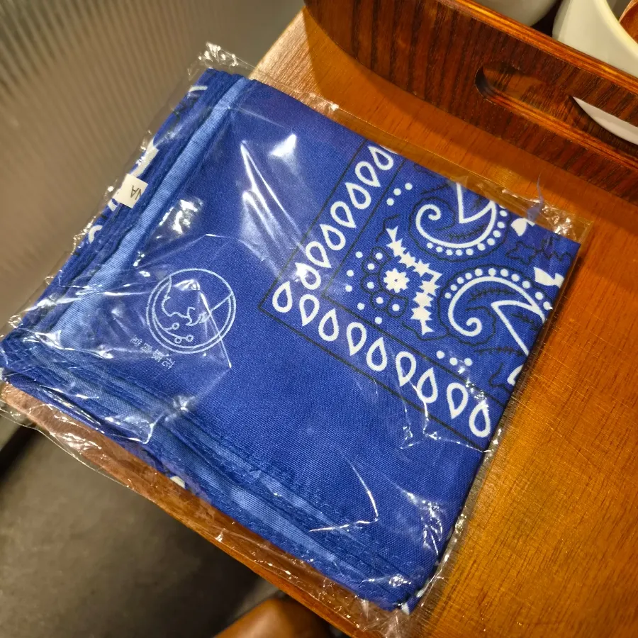 Blue bandana gift given with the Gourmet Set order