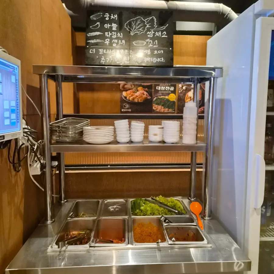 Self-serve bar at Kkotdwaeji Sikdang Gyeongsan Branch