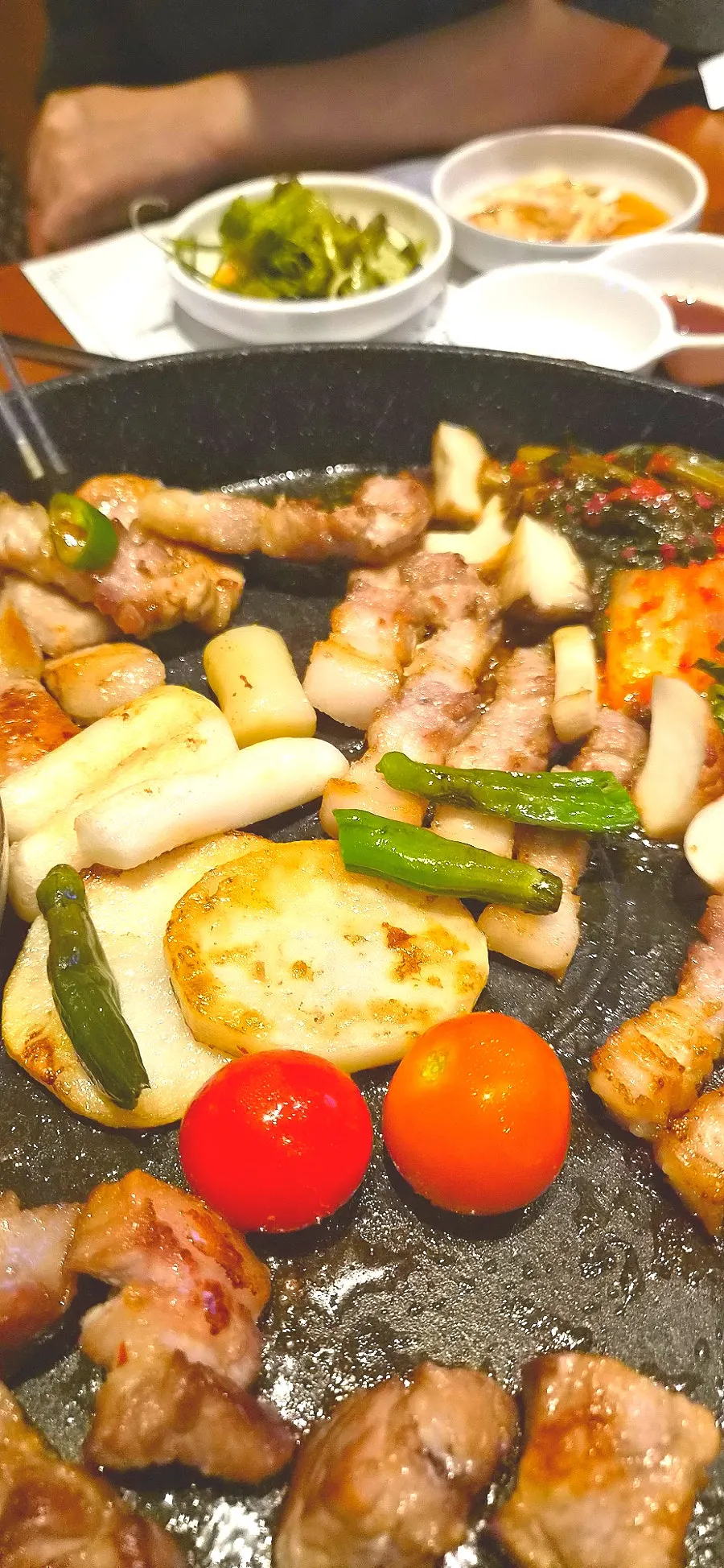 Grill topped with cheongyang peppers, potatoes, and rice cakes