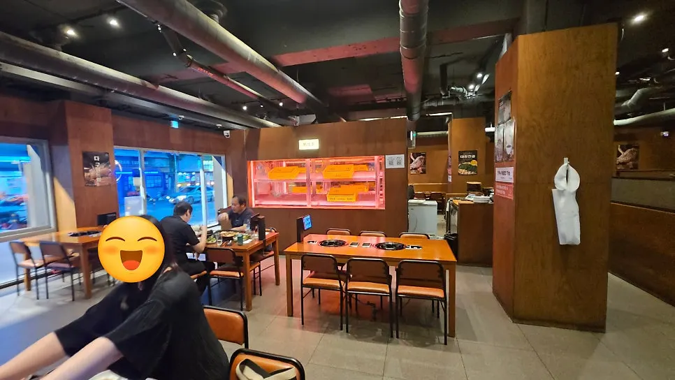 Dining room of Kkotdwaeji Sikdang Gyeongsan Branch with widely spaced tables