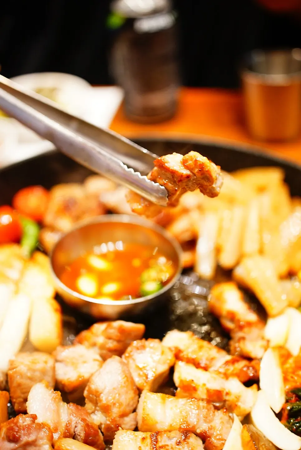 A full spread grilled together with mustard-leaf kimchi, bean sprouts, and tomatoes