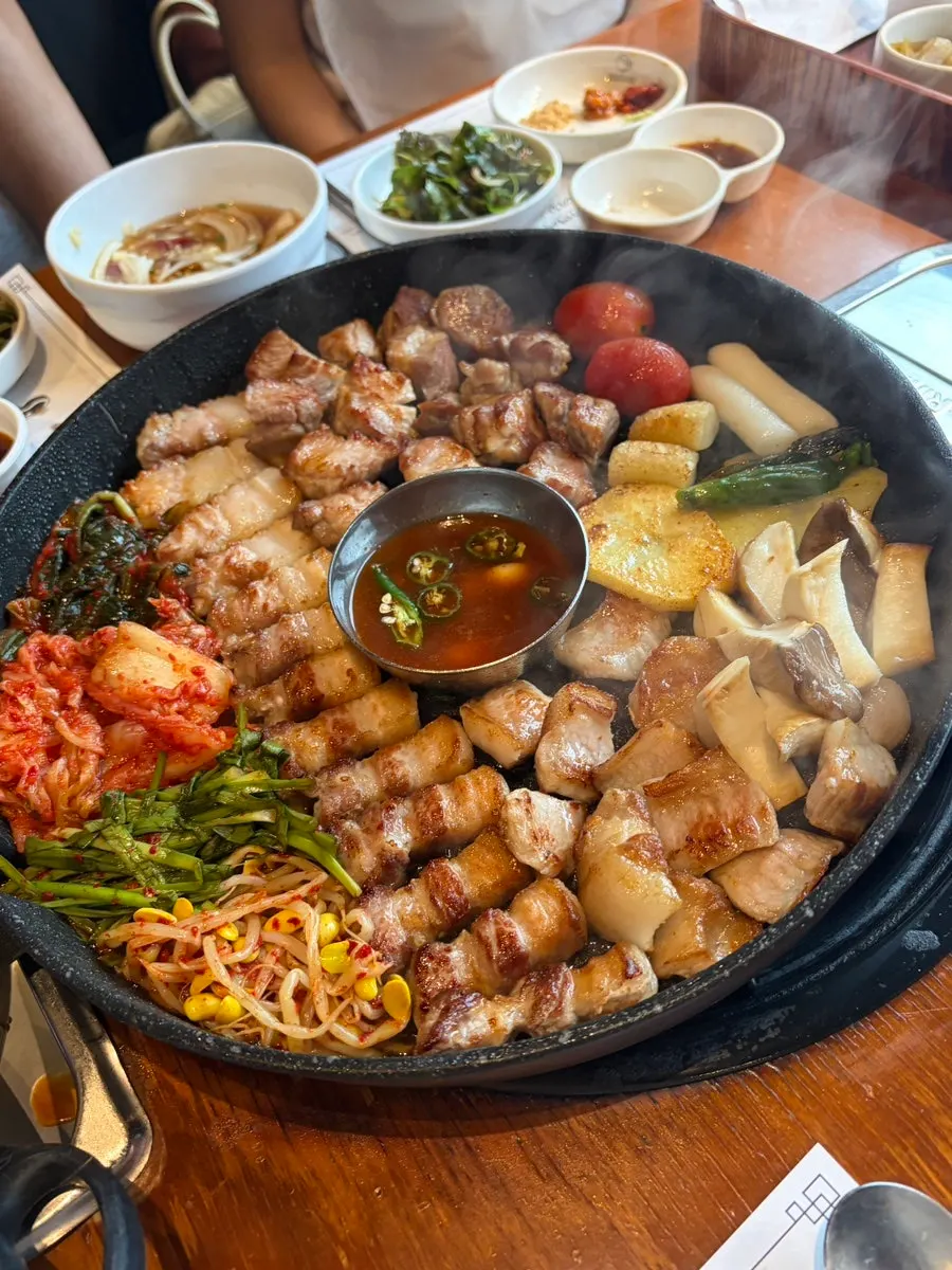 Generously grilled Gourmet Set platter
