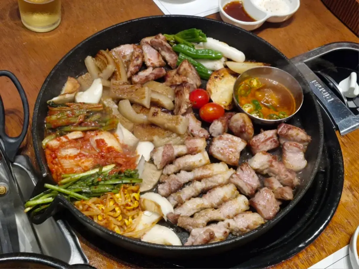 Mixed grill platter at Kkotdwaeji Sikdang Gyeongsan Branch