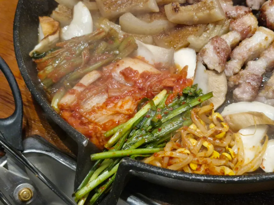 Thick pork belly and pork neck on the grill plate