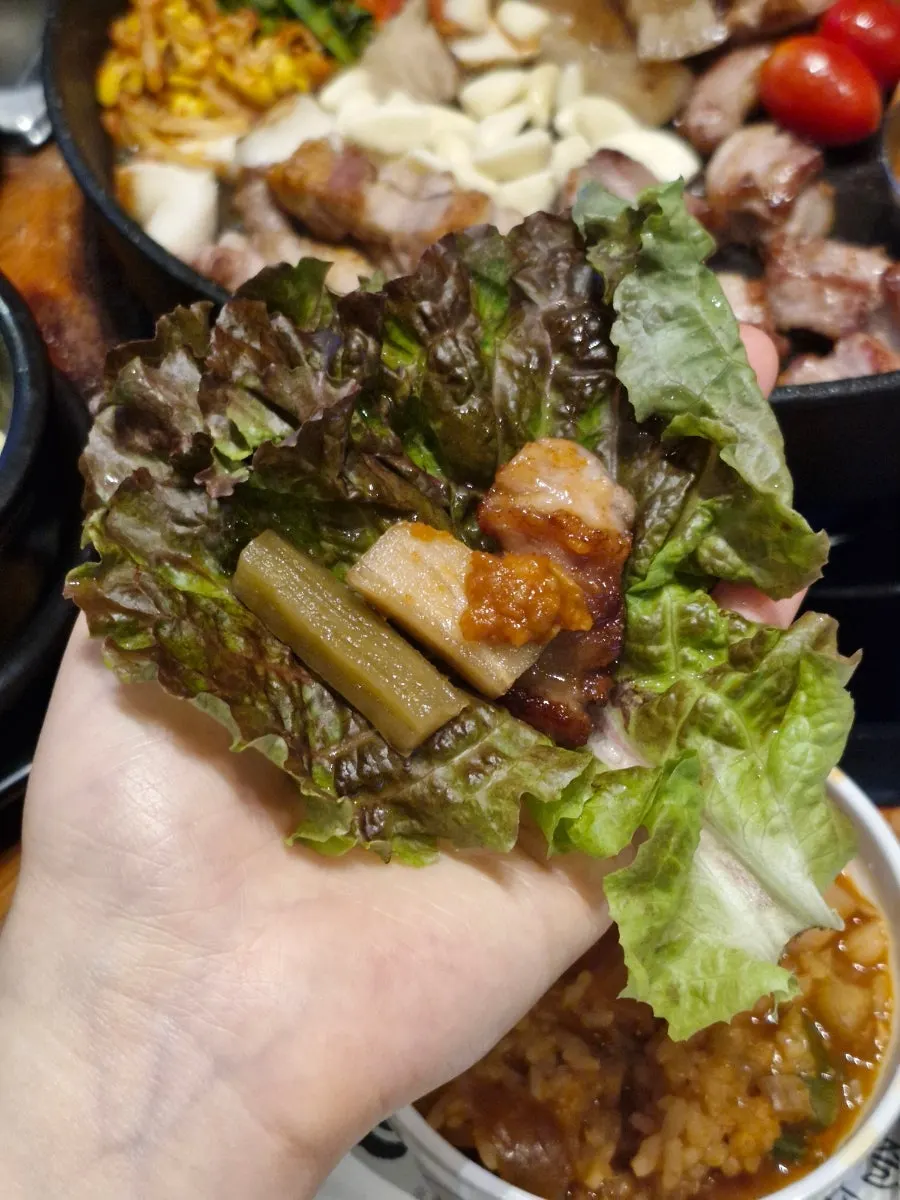 Meat wrapped in mustard leaf kimchi