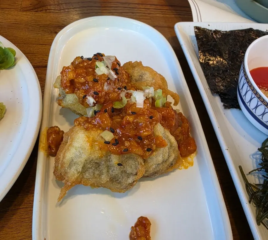 반찬 대신 코스로 구성된 퓨전 한식 한상
