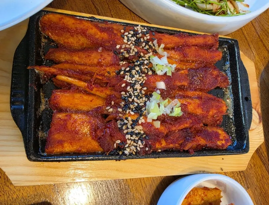 횡성 더덕으로 만든 고추장 양념 더덕구이