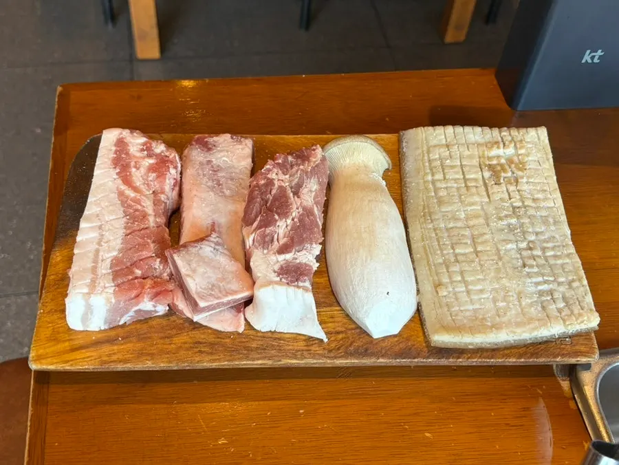 Raw meat plate with aged pork belly, premium neck, and jowl