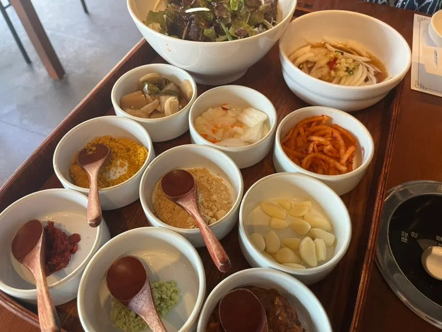 주문한 꽃돼지모듬구이 상차림 준비 모습