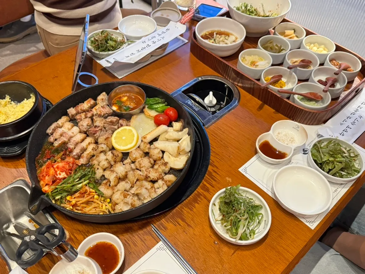 Grilled pork belly table setting at Kkotdwaeji Sikdang Gyeongsan Branch