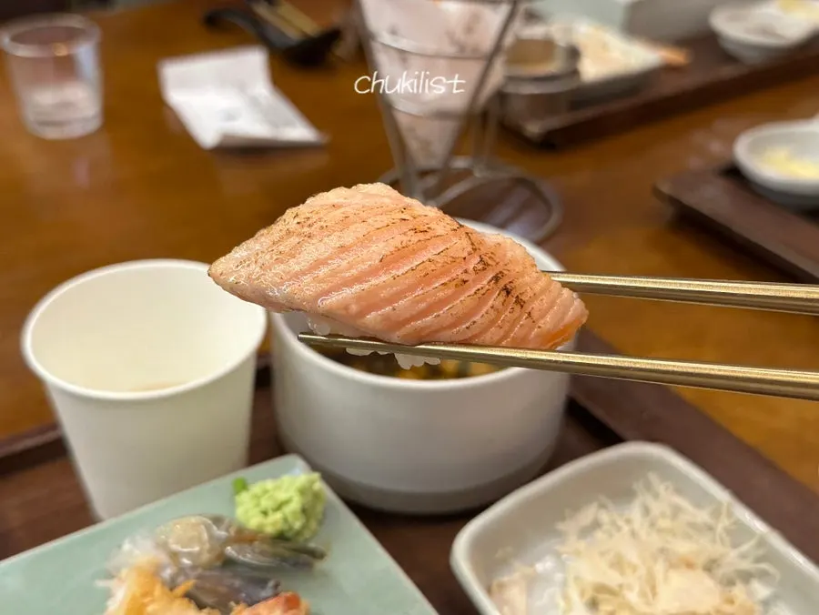 Kombujime-aged salmon sushi and shrimp tempura