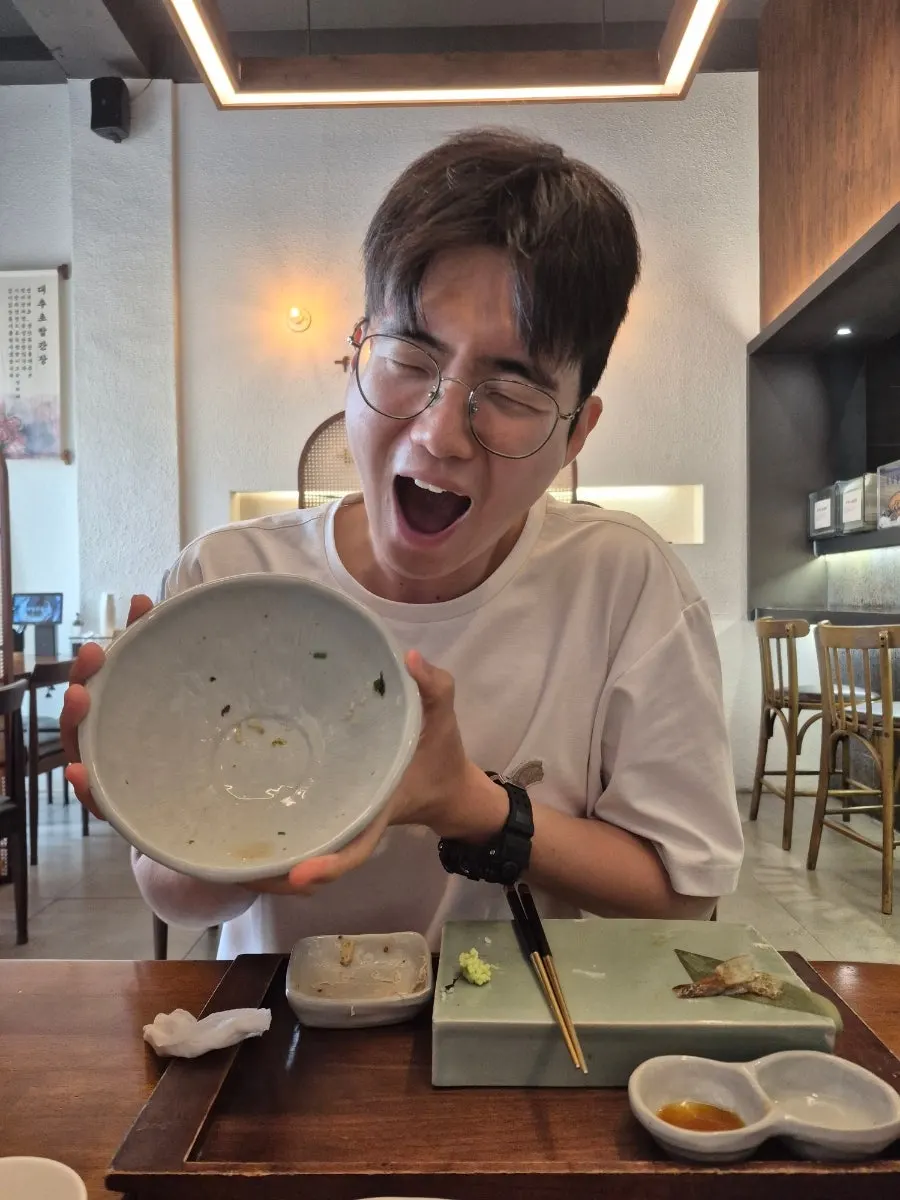 Empty dishes after the sushi meal