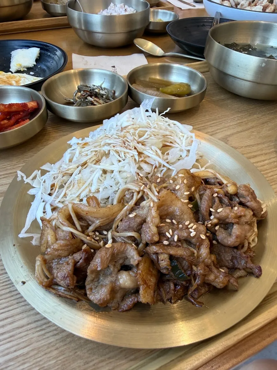 Charcoal-grilled bulgogi set with cabbage salad