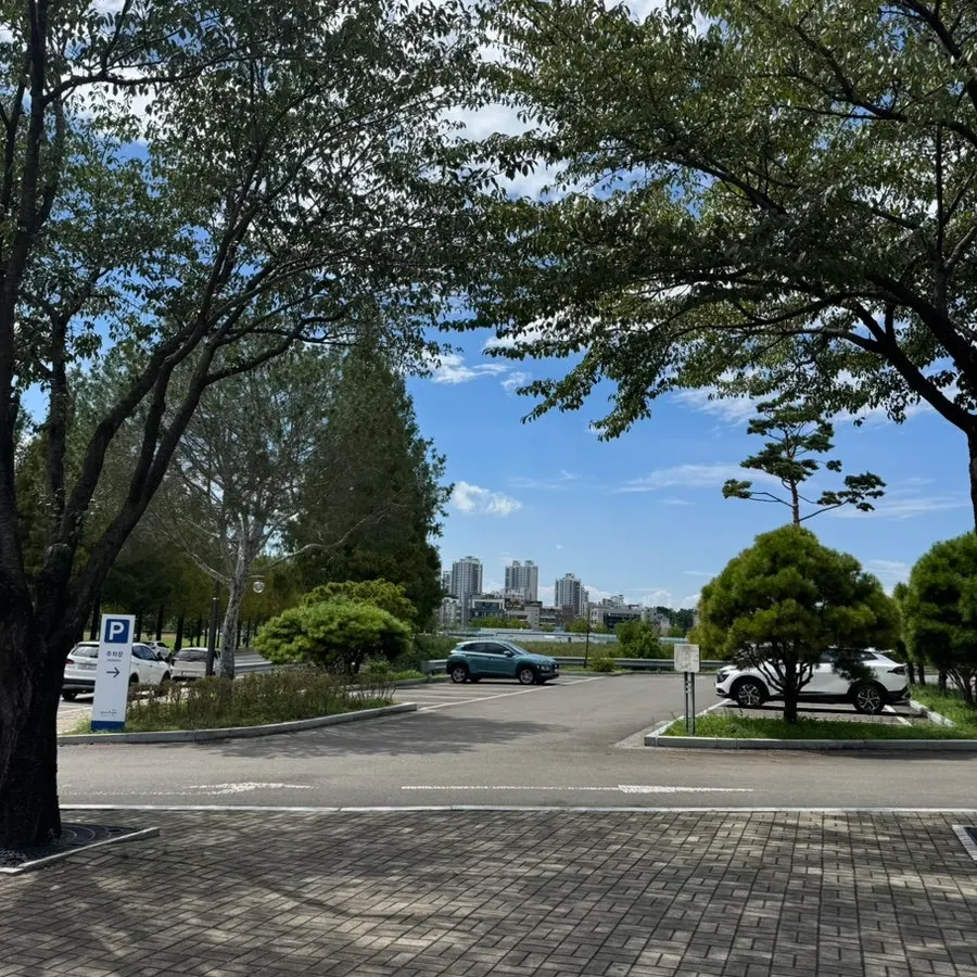 Parking lot in front of the Cafe Dongi building