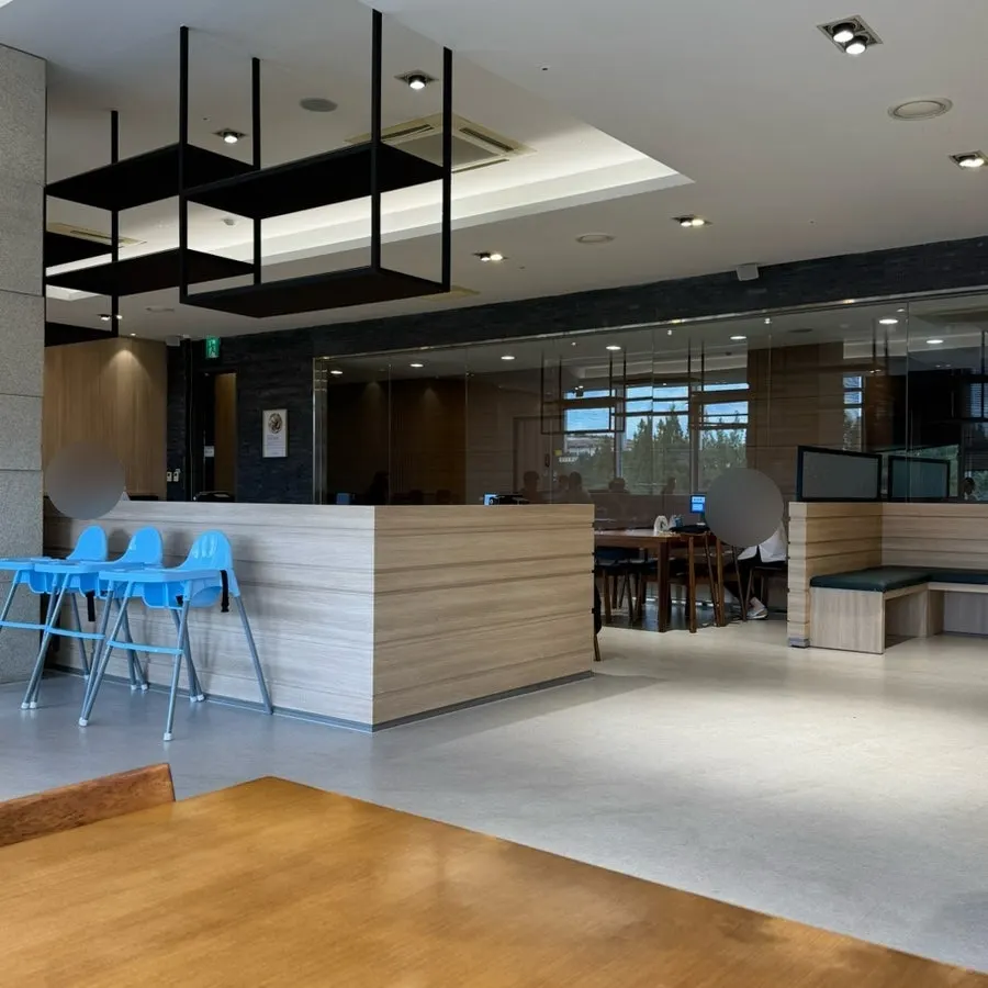 Dining hall with 4-person and 6-person tables