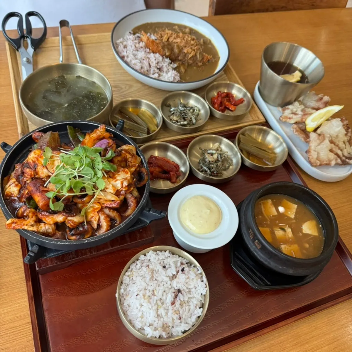 로봇이 가져다준 한정식 한상 차림