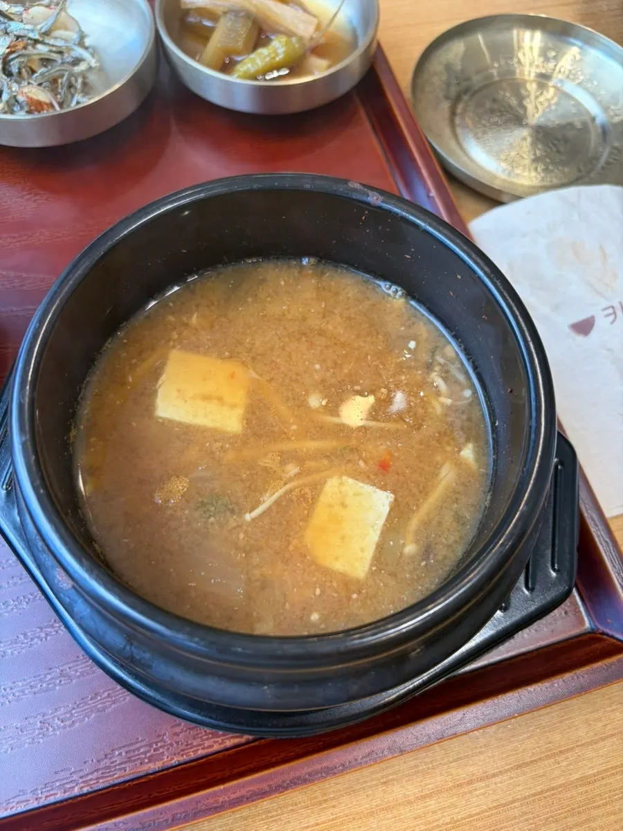 Flame-grilled pork bulgogi set served with doenjang jjigae