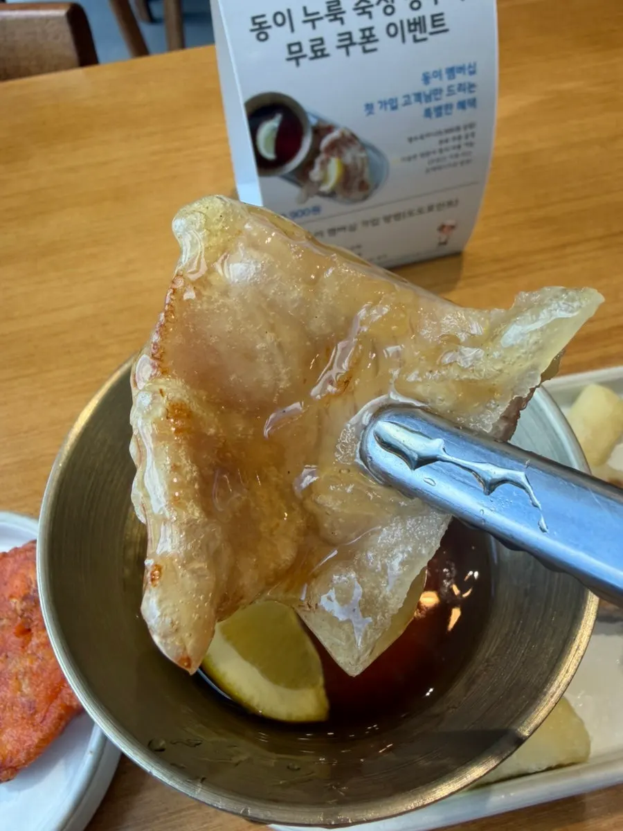 Cross-section of the tteok fritter inside the sweet and sour pork