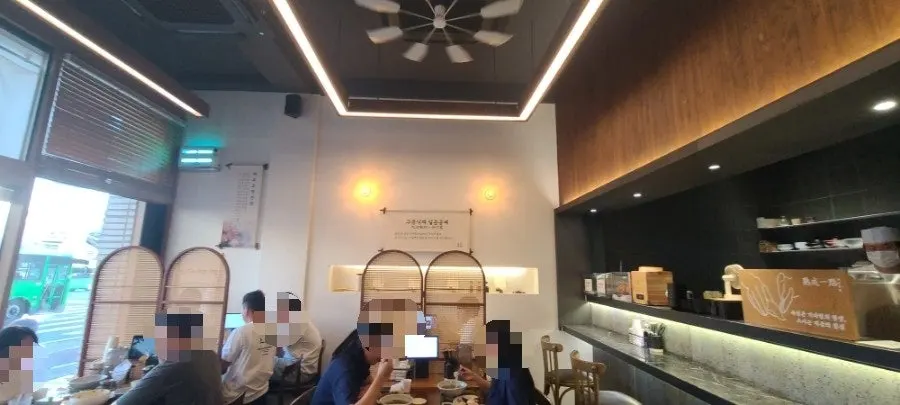 손시스시 영남대 본점 좌석 모습