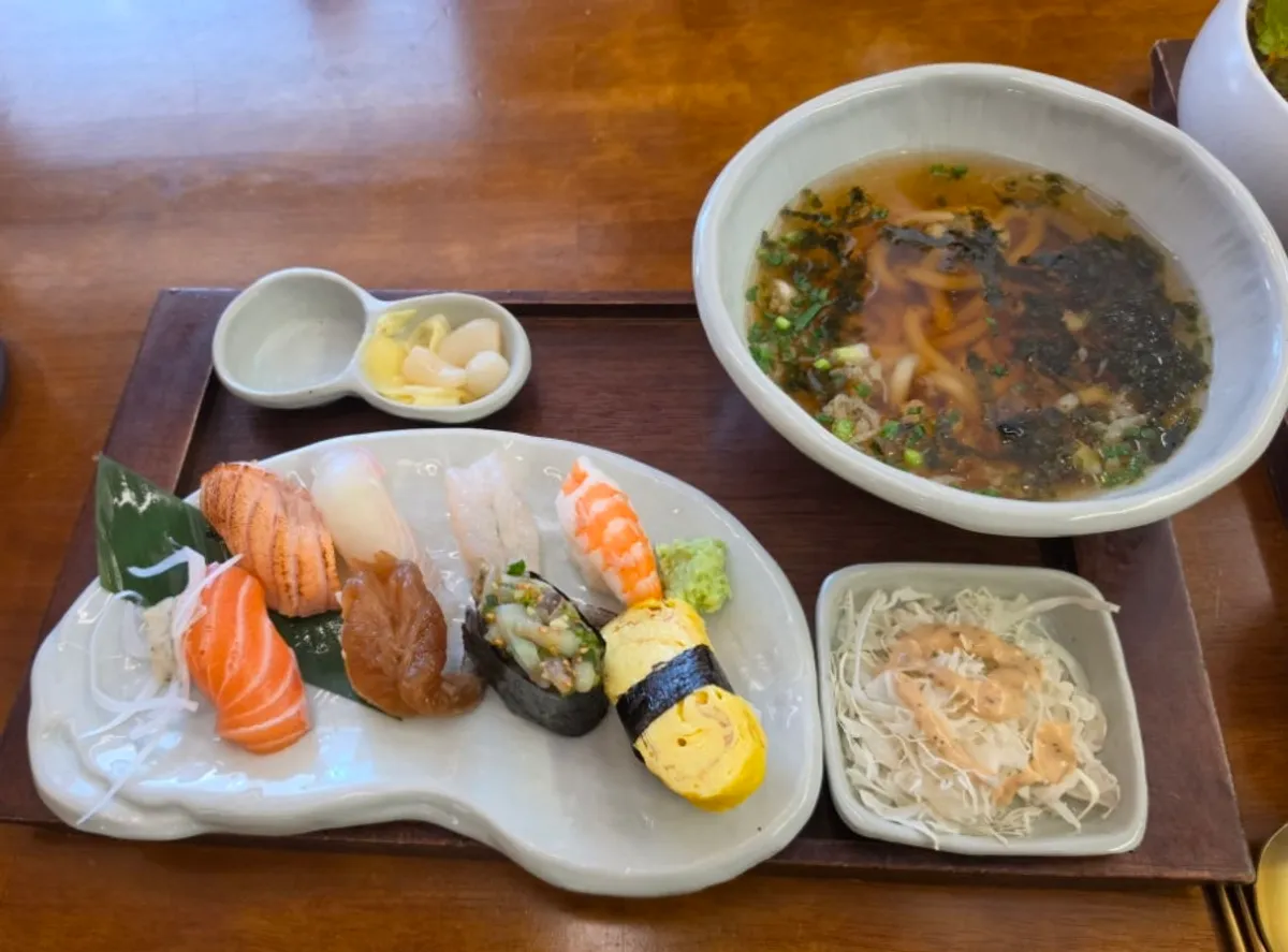 Table spread of the value set for two and premium aged nigiri