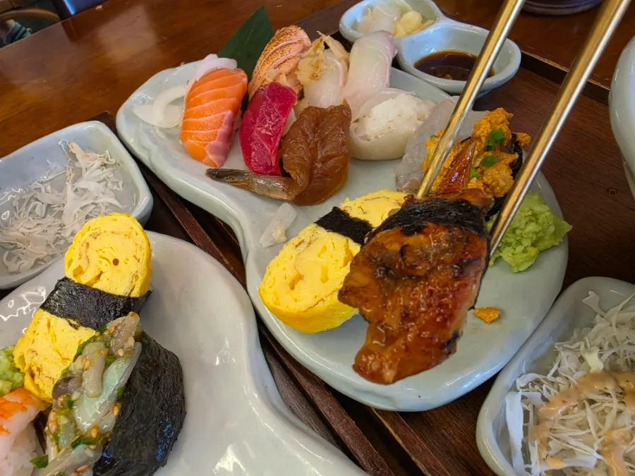 A bowl of aged vinegar sashimi rice bowl