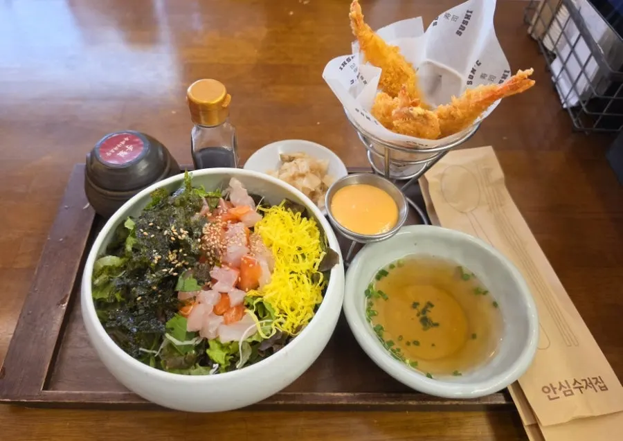 Aged sushi served together with udon