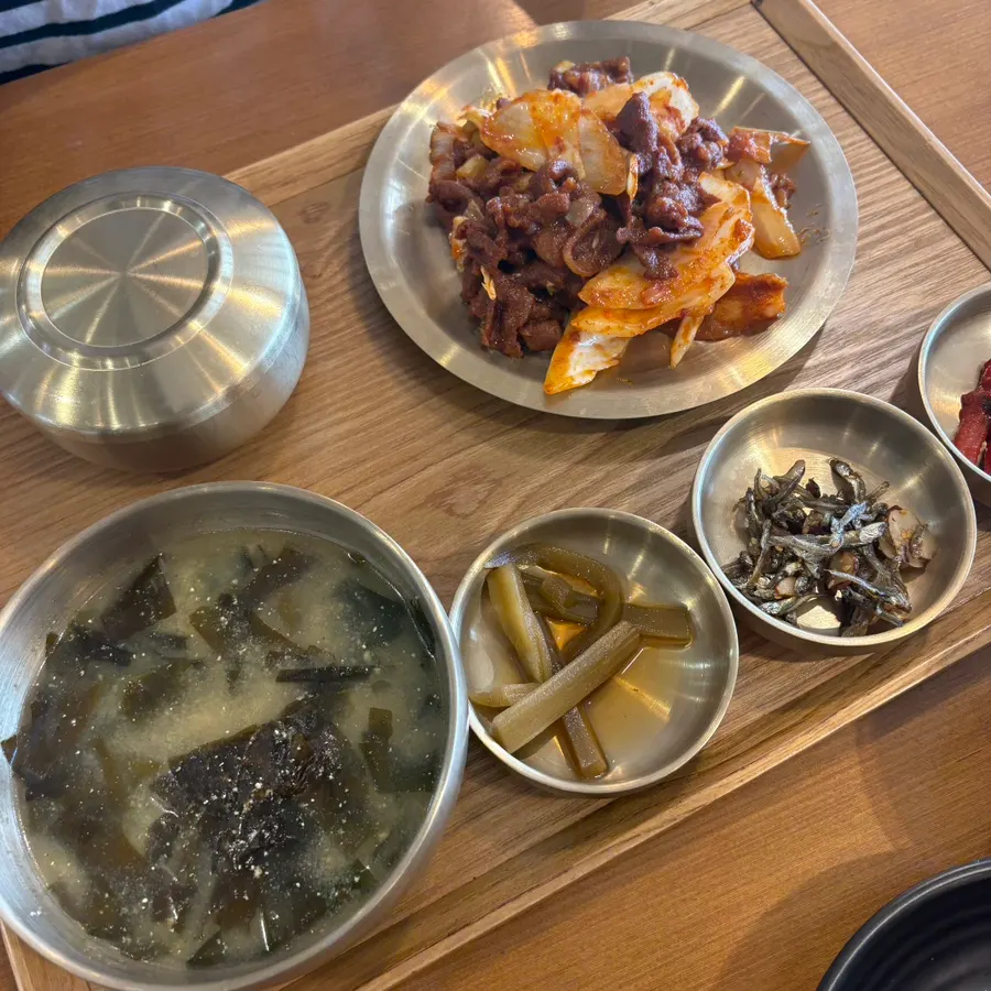 동이 직화제육볶음 밥상 한 상