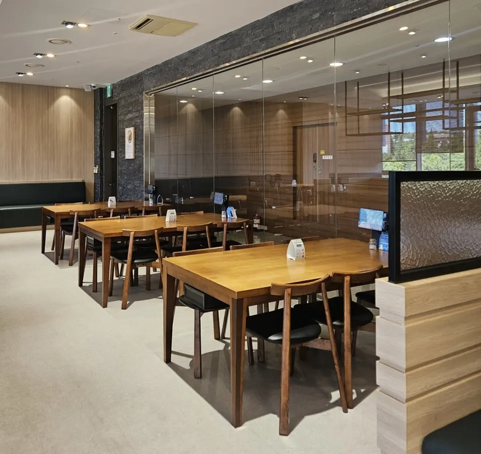 6-person table good for small group gatherings