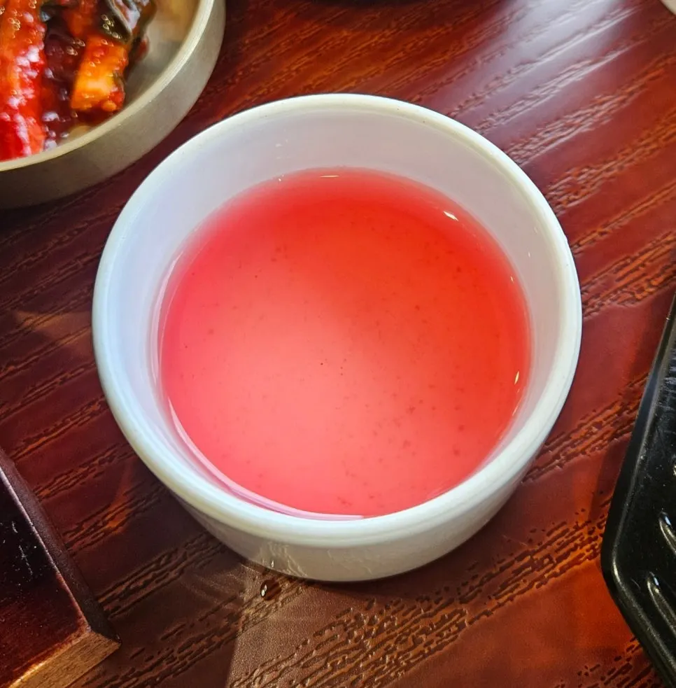 Omija tea served with the individual-brazier set