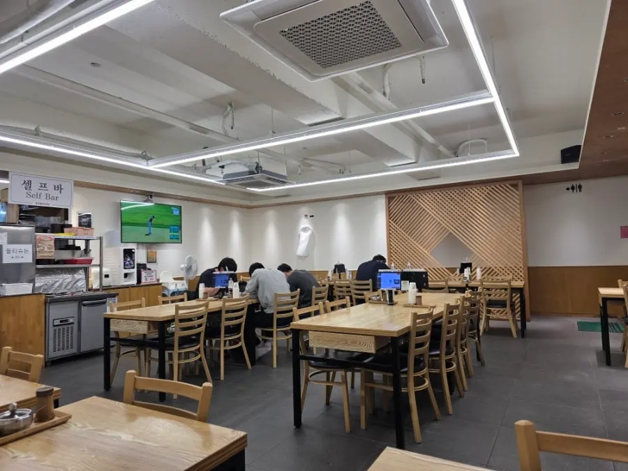 금수돼지국밥 경성부경대점 입구