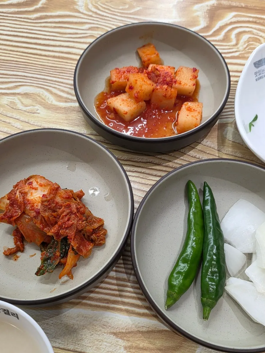 깍두기와 배추김치 반찬