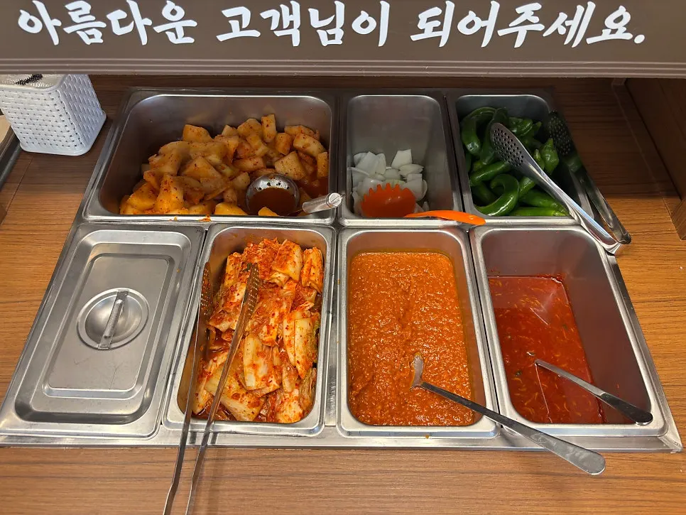 셀프로 가져다 먹는 기본 반찬