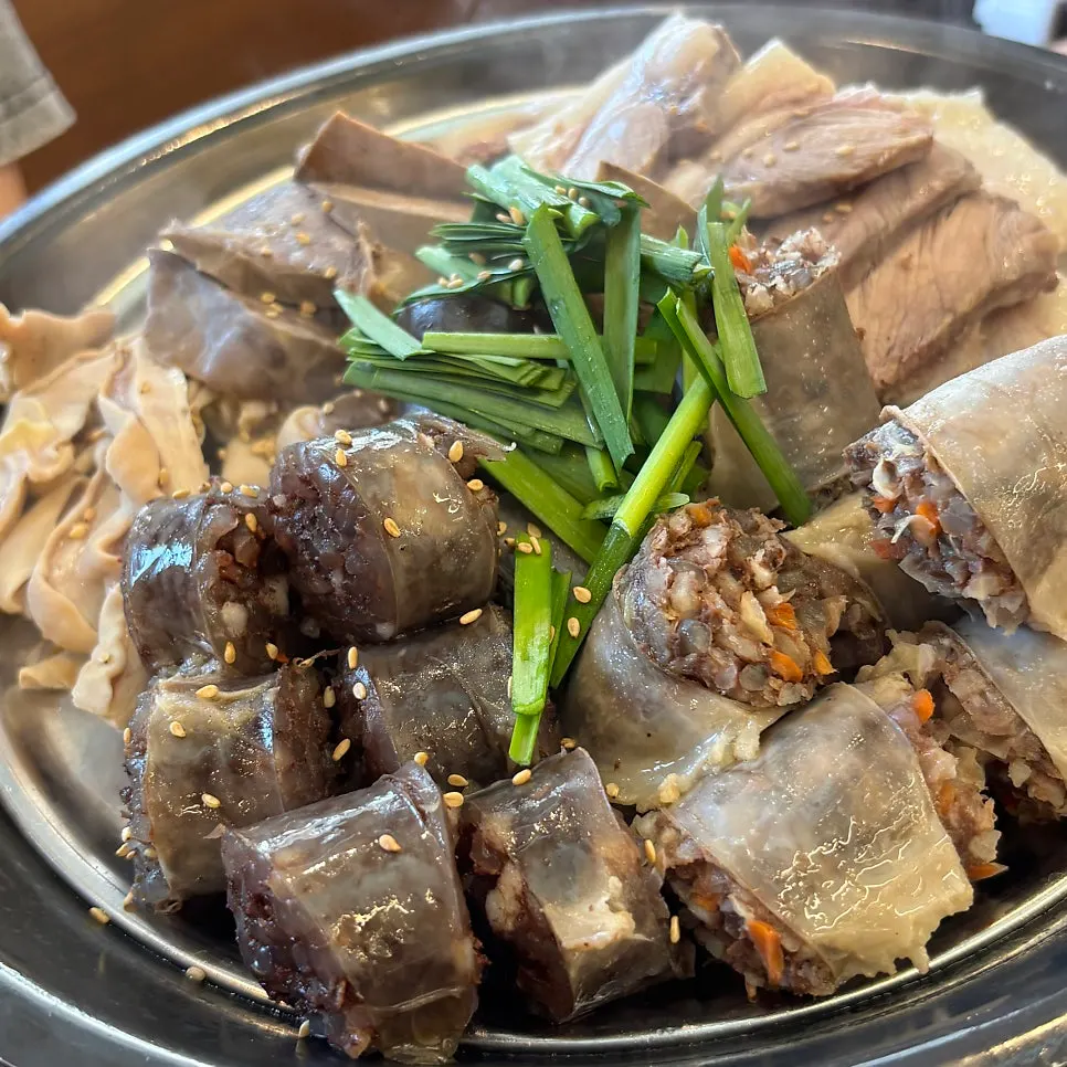 건더기 가득한 순대국 한 그릇