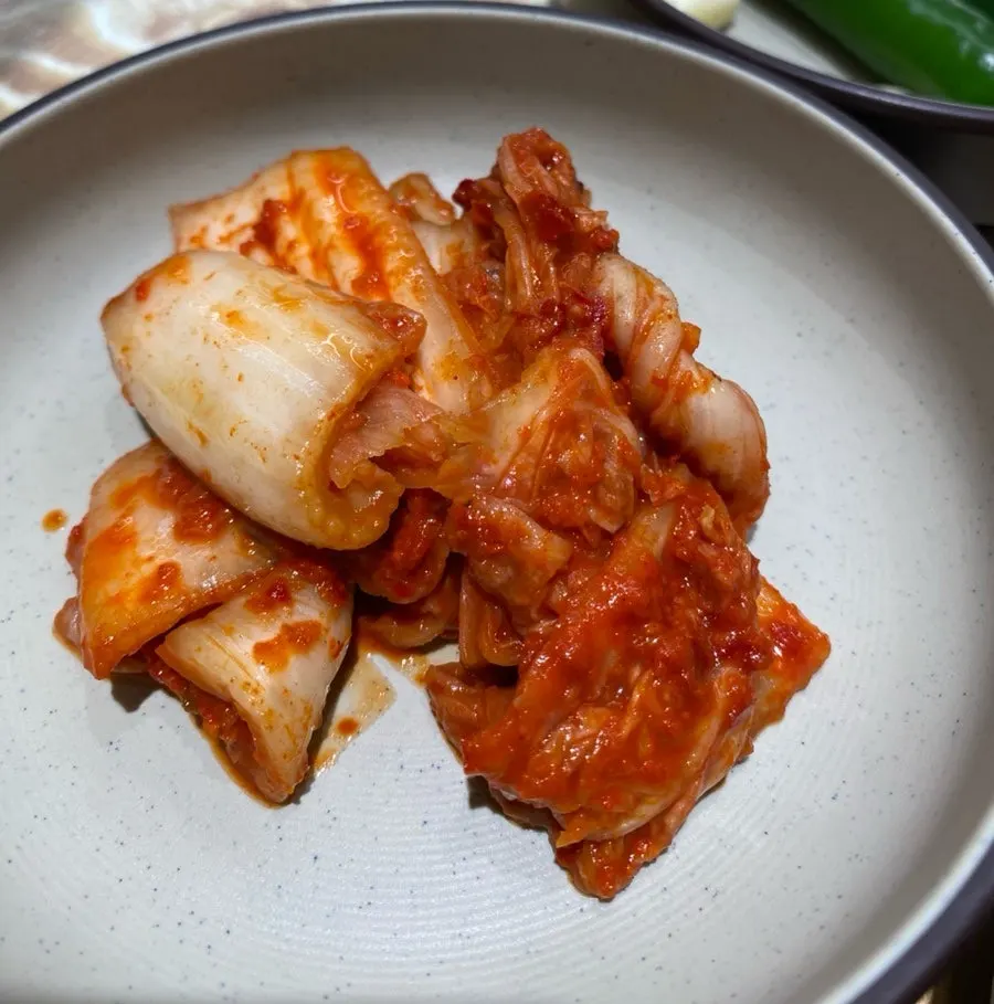 Kimchi and radish kimchi served with the soup