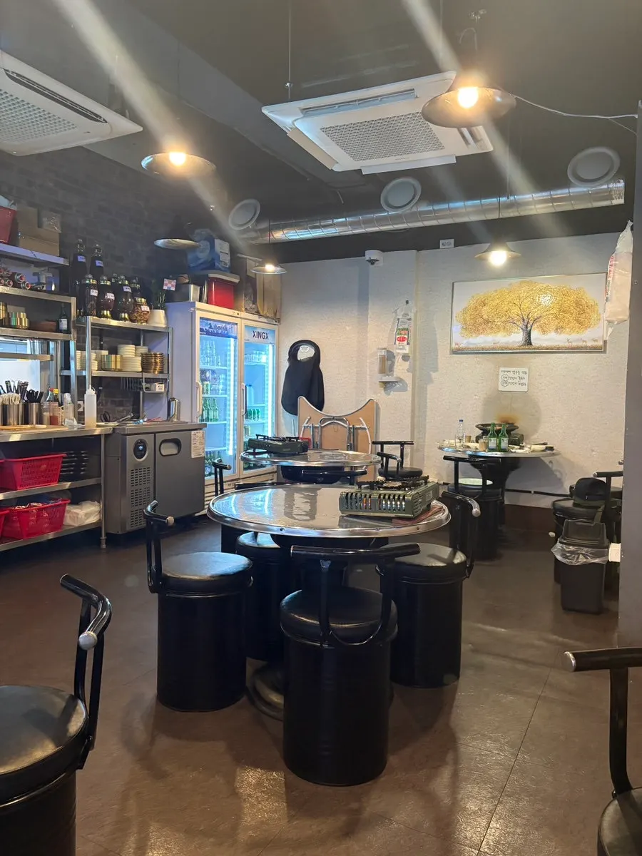 Clean, tidy interior of Donnamu Jip