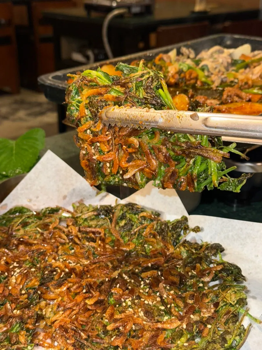 保留芹菜形态酥脆煎制的煎饼