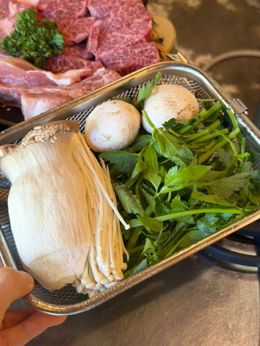 마블링이 보이는 한우 살치살 접시