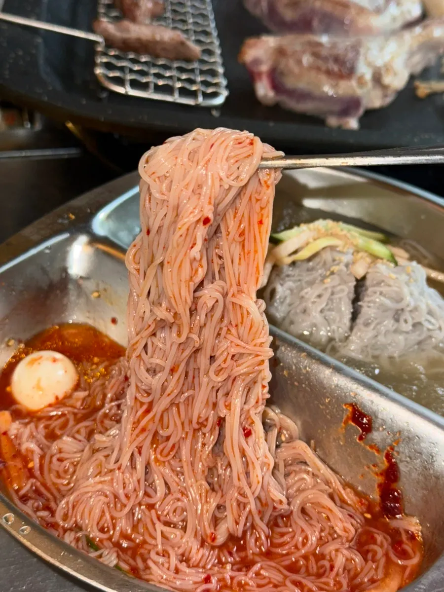 반반냉면의 물냉면 육수 부분