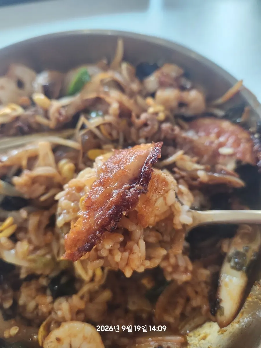 Mixing the junghwa bibimbap