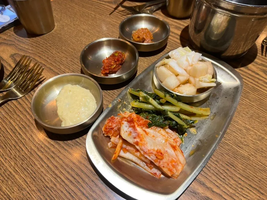 계류관 기본 밑반찬 상차림