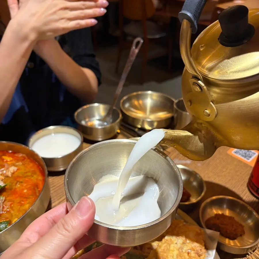 여럿이 나눠 먹은 계류관 닭 요리 한상