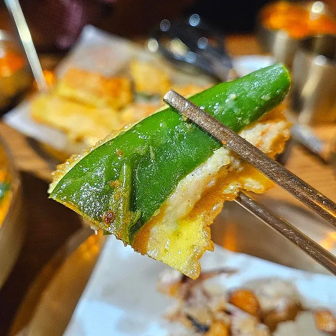 Spicy chicken balls made from breast meat and cartilage