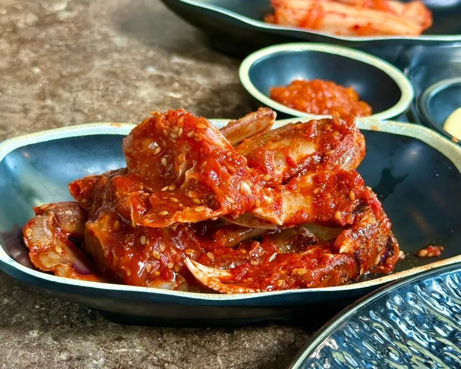기본으로 나오는 토마토 리코타 치즈 샐러드