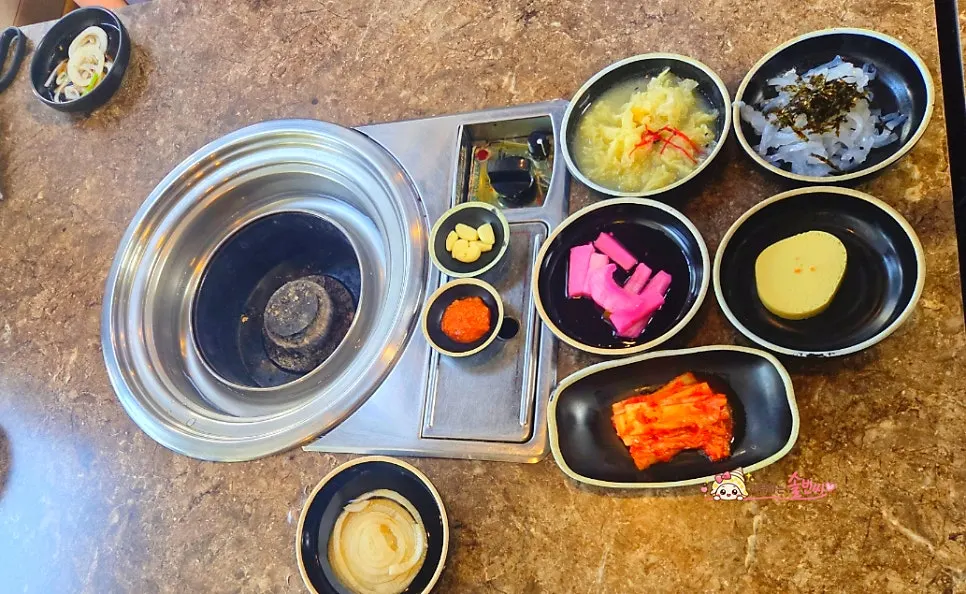 Basic side dish spread at Gyesu Garden