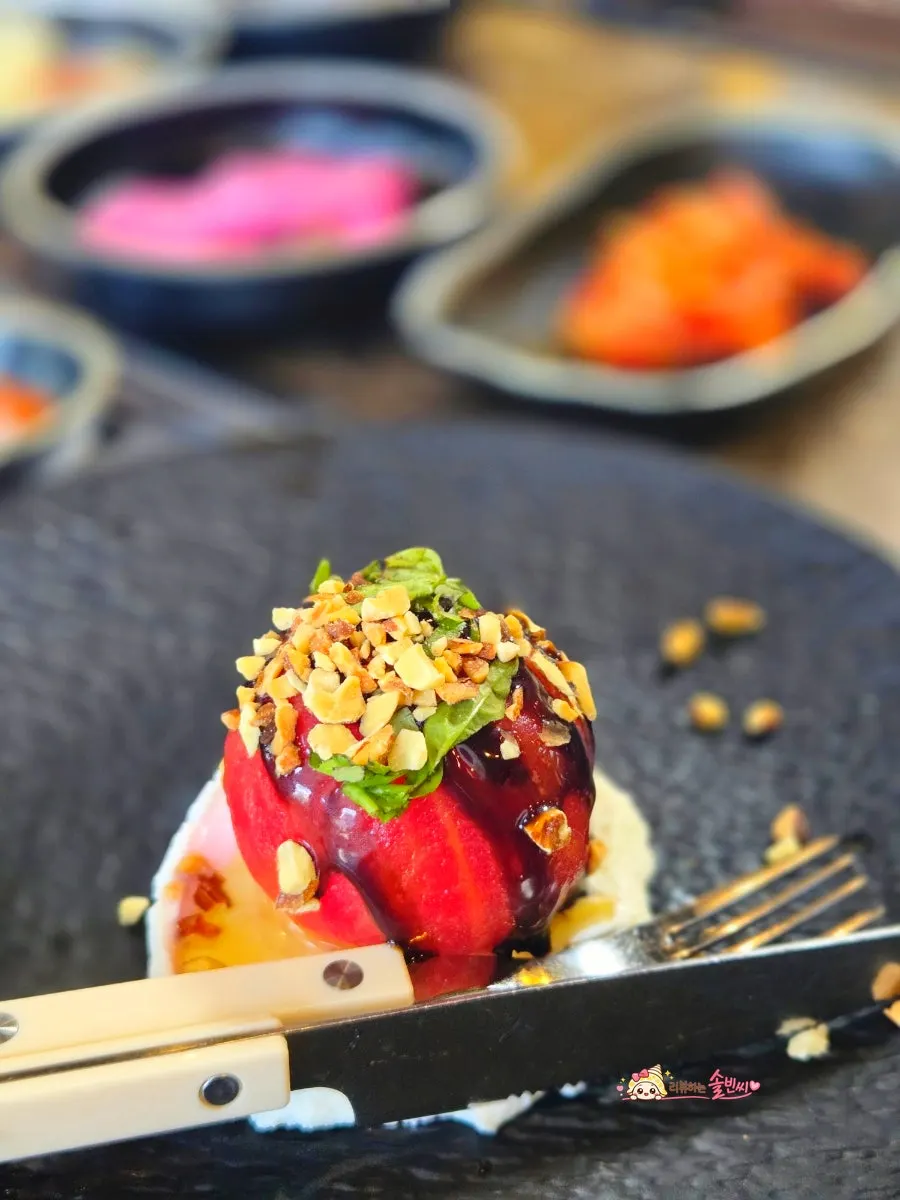Mushrooms and kkwarigochu served with the signature set