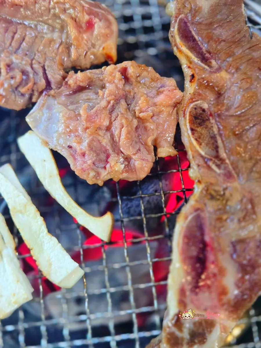 LA galbi grilling over charcoal