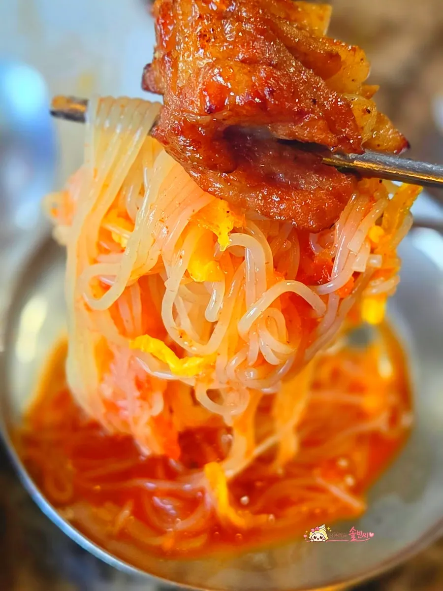 Bibim naengmyeon eaten alongside pork galbi