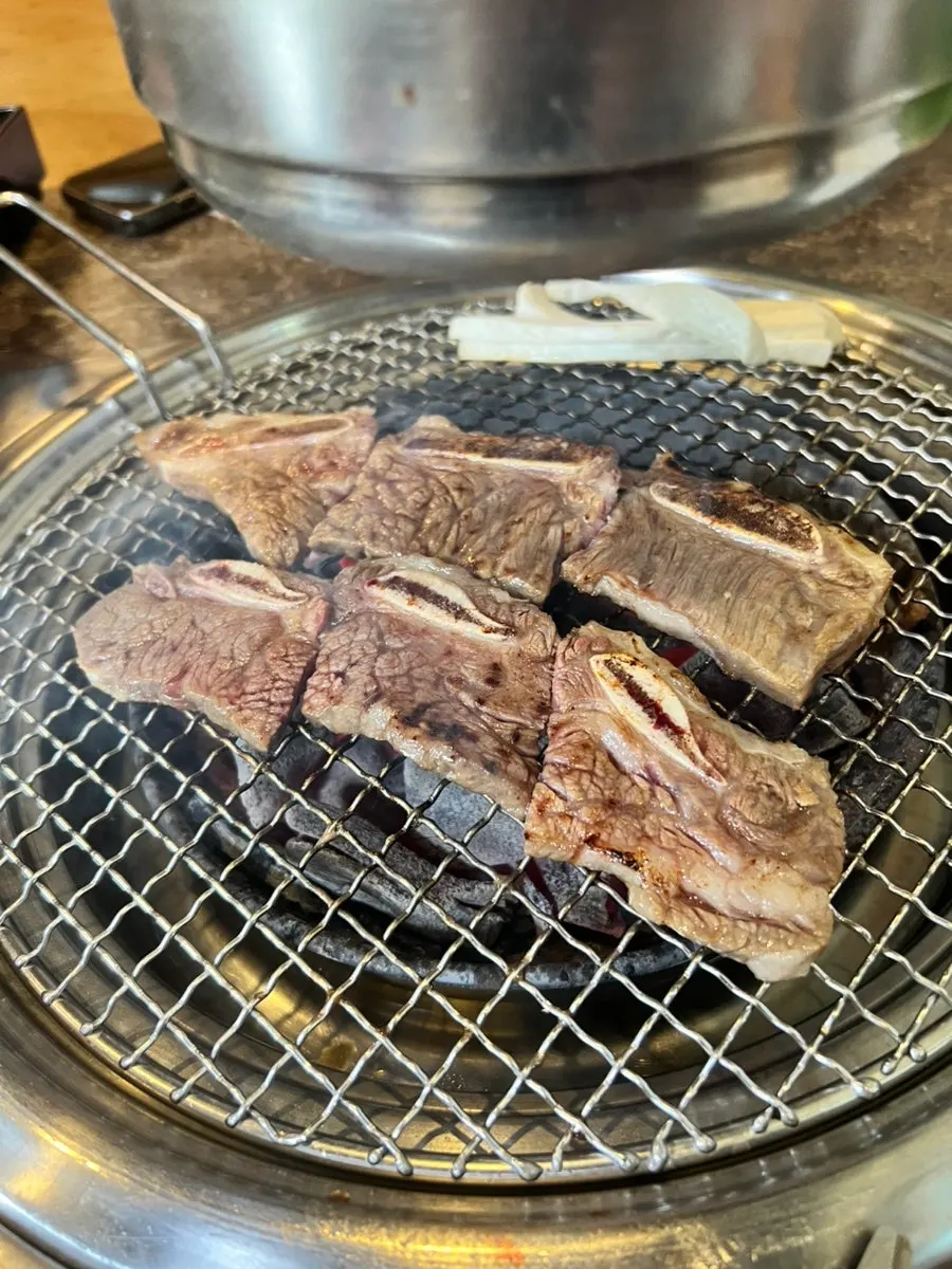 아이가 뜯어 먹은 LA갈비